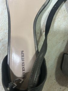 Elegant Black Heeled Sandals