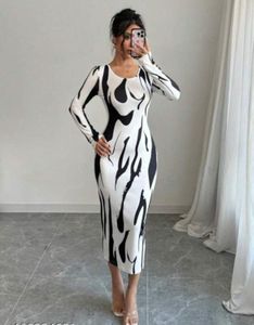 LAST PIECE! Beautiful Print Bodycon Midi Dress