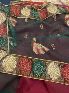 Elegant Embroidered Saree with Intricate Leaf Desi