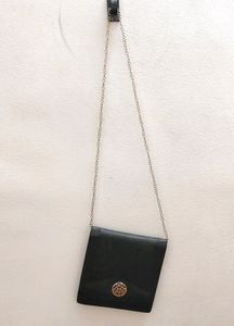 CLASSY SLING BAG
