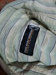 mai ek half tshirt bech raha hu