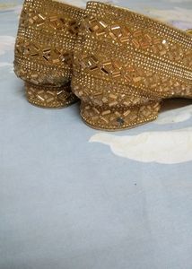 It&#39;s a Golden Colour Jutie