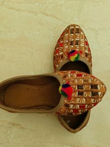 Ethnic Embroidered Jutti