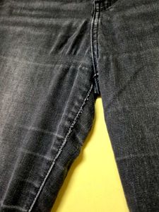 Levi&#39;s 721 High Rise Skinny Jeans -Size 28 (Black