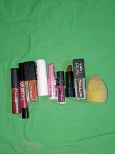 Lipstick Bundle &amp; Makeup Sponge 