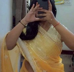 Shinny golden saree⚜️