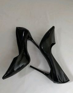 My Foot Black Pumps Red Bottom Heels