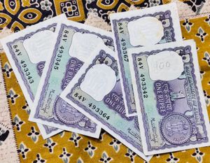 Rare “1977” Rs-1- five Notes in Good condition.