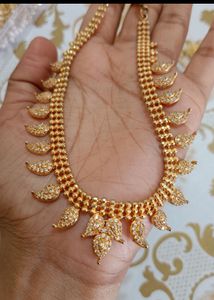 Neckpiece
