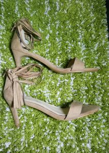 La Chica Nude Pencil Heel