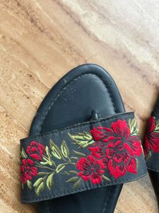 Black embroidered Flats