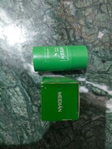 Green Colour Mask For Brightness Of Facemedi