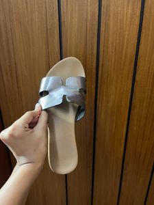 2 Flat Westside &amp; Zudio