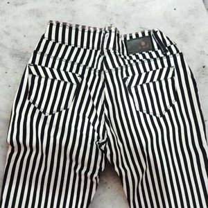 Trendy Vertical Black &amp; White Striped Straight Fit