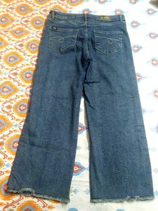 Button Detail Jeans