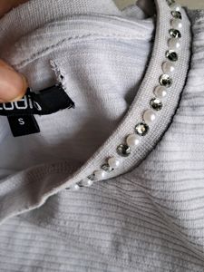 Beautiful DIY crop Tshirt With White Stones