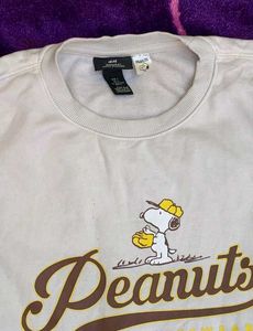 H&amp;M and Peanuts rare Graphic Sweatshirt