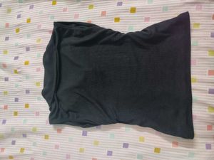 Black Sleveless Crop Top With Collar
