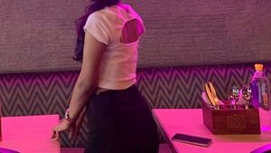 Classy White crop top 🤍🤍