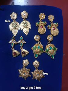 set of 5 golden earrings (pay for 3 get 2 free)