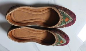 Embroidered Juttis