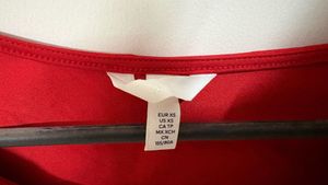 Red Scoop Neck Short Sleeve Top