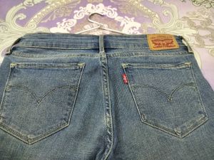 Levi&#39;s 711 Skinny Jeans