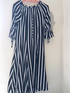 Black N White Lining Setrachable Frock