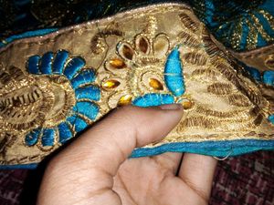 Womens Silk Heavy Saree With Unstiched Blouse.