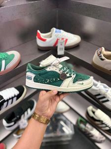 *AIR JORDANS RETRO 1 REVERSE *