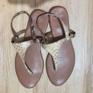 H&M Flats