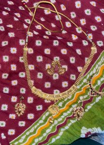 BEAUTIFUL GOLD-TONED STATEMENT JEWELRY - Intricate