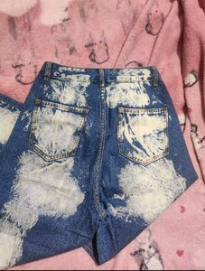 URBANIC BLEACHED BAGGY JEANS.