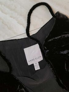 georget dress with black velvet strips💎