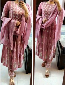 Women Mauve Pink Chikankari Embroidery Kurta Set