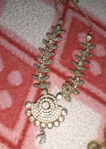 Elegant Necklace with earrings