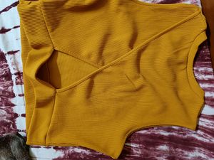 Tokyo Talkies Cut Out Round Neck Casual Tops