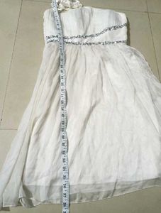 Chic White One-Shoulder Dress