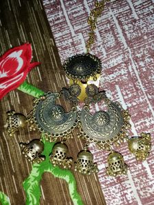 Beautiful Big Earrings And Mangtika💕