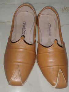Ethnic Tan Juttis