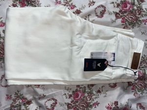 women’s white jeans