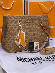 Michael Kors Tote Bag - Stylish Design