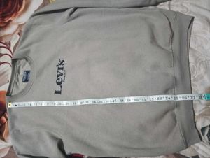 Grey Levi&#39;s warm T-shirt