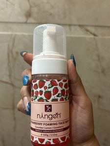 Ningen Strawberry Foaming Face Wash