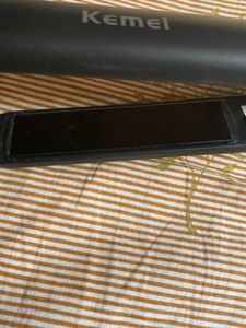 woman hair straightener