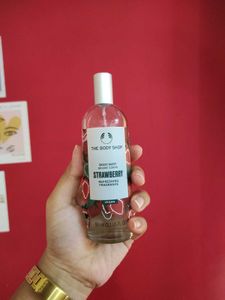 the body shop strawberry mist