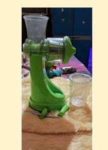 Hand Juicer With Glass