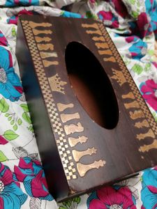 Plywood tissue box with chess pawn Design