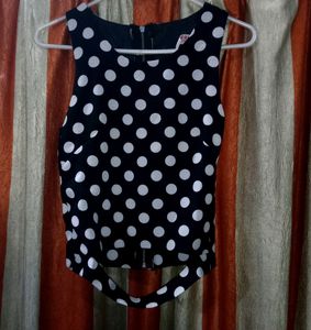 🎀Black And White Sleeveless Crop Top 🎀🎀