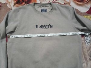 Grey Levi&#39;s warm T-shirt
